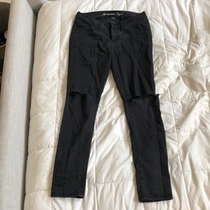 Black Knee-Rip jeans